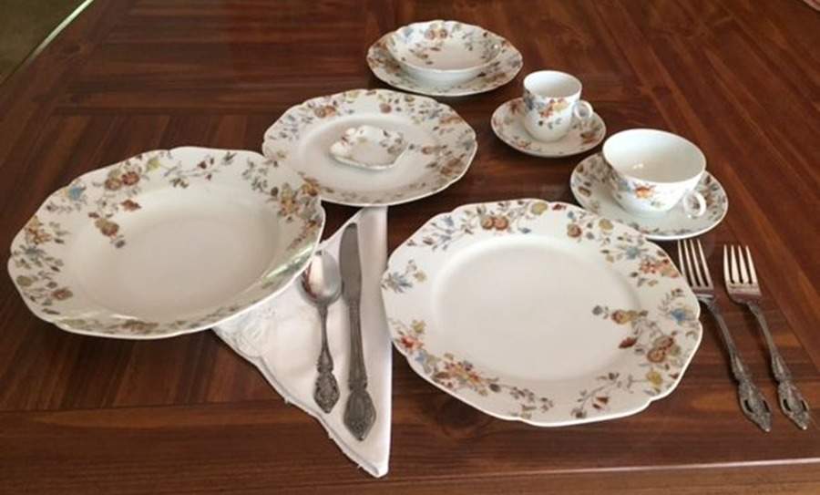H3712 Dinner Plate by Haviland-1