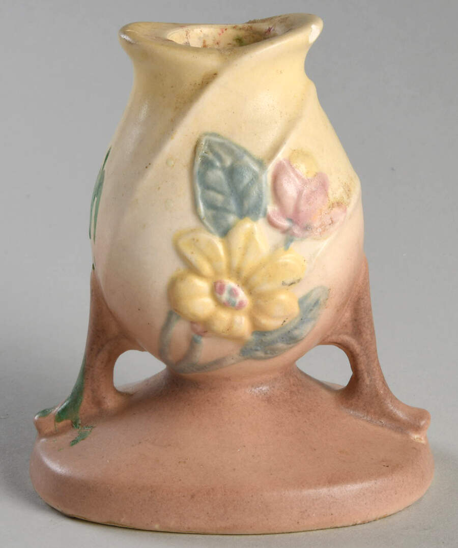 Magnolia (Matte) Small Candlestick by Hull-1