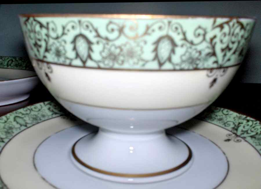 HUT1803 Footed Cup by Hutschenreuther-1