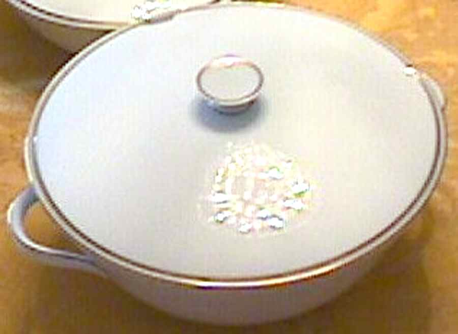 8054 Tureen &  Lid by Hutschenreuther-1