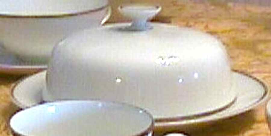 8054 Round Covered Butter by Hutschenreuther-1