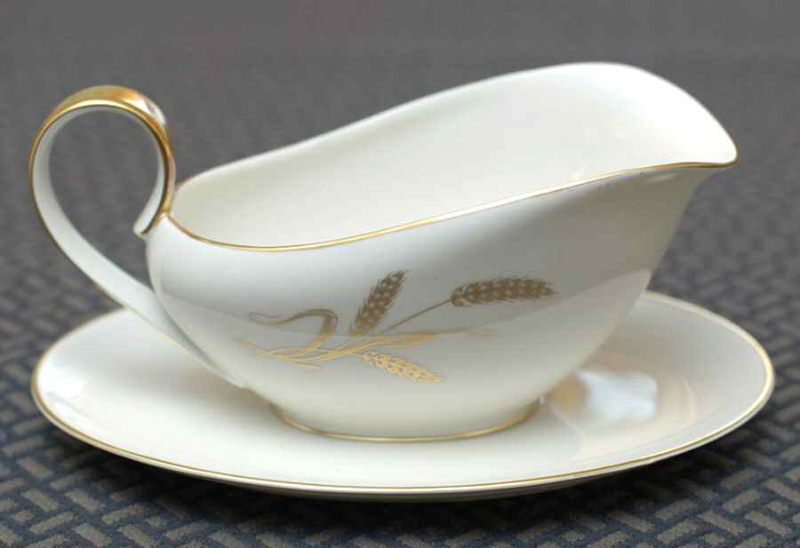 7602 Gravy Boat with Attached Underplate by Hutschenreuther-1