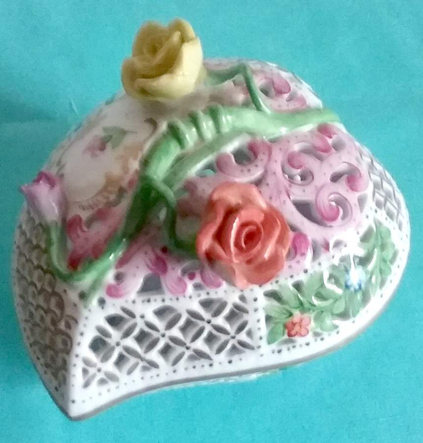 Giftware Lid for 4" Heart Shape Bon Bon by Herend-1