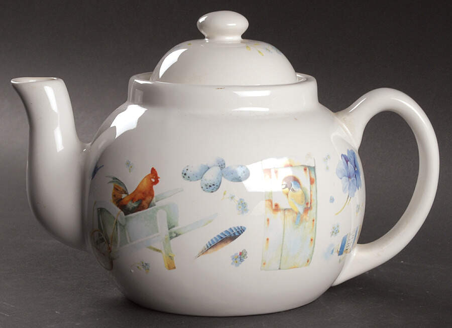 HLM6 Teapot & Lid by Hallmark-1