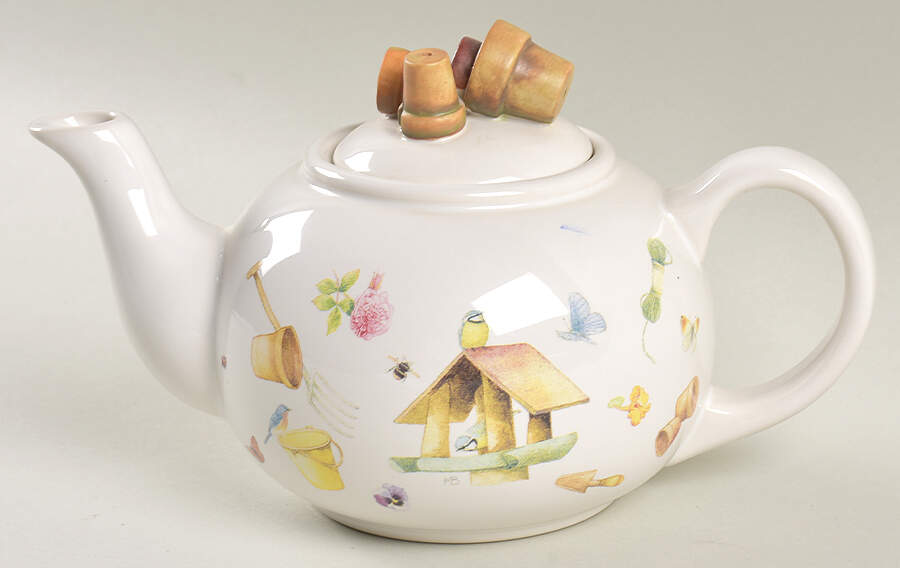HLM6 Small Teapot & Lid by Hallmark-1