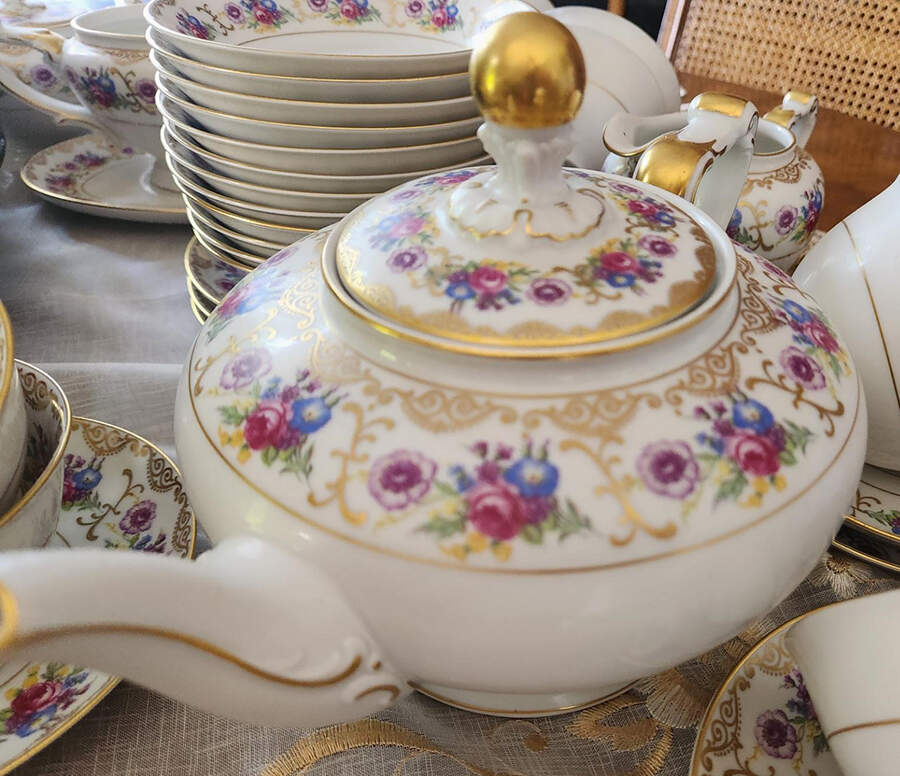 15857 Teapot & Lid by Heinrich - H&C-1