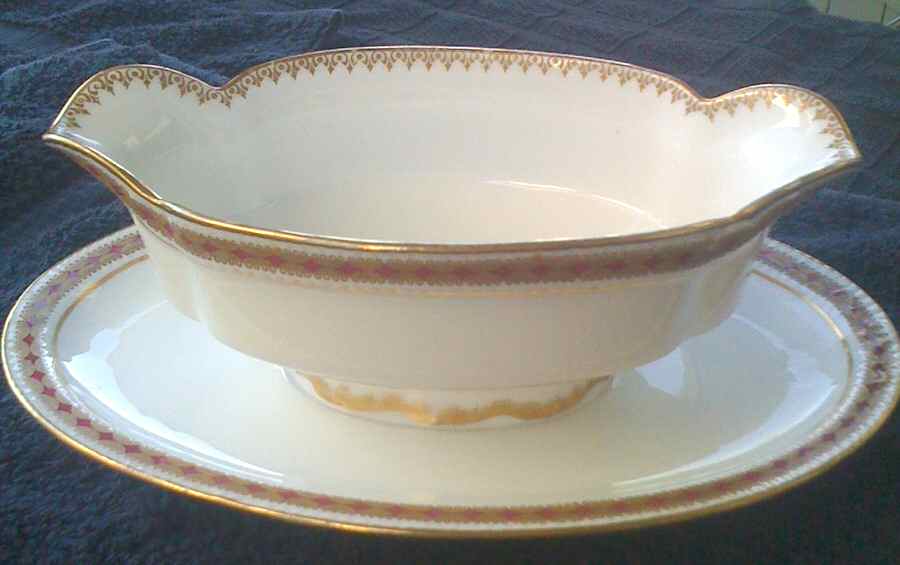 Schleiger 571-1 Gravy Boat with Attached Underplate by Haviland-1