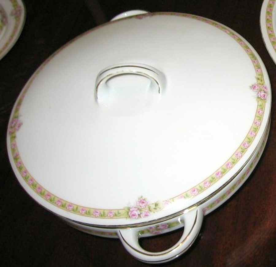 HC1130 Round Covered Vegetable by Heinrich - H&C-1