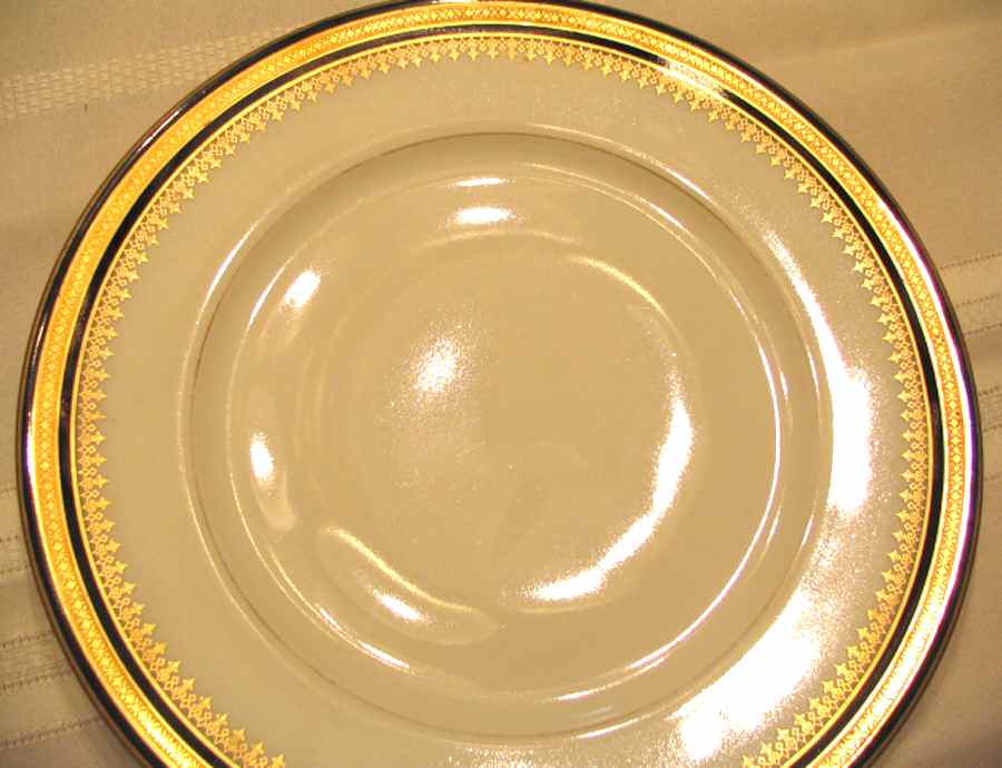 HUT1856 Dinner Plate by Hutschenreuther-1