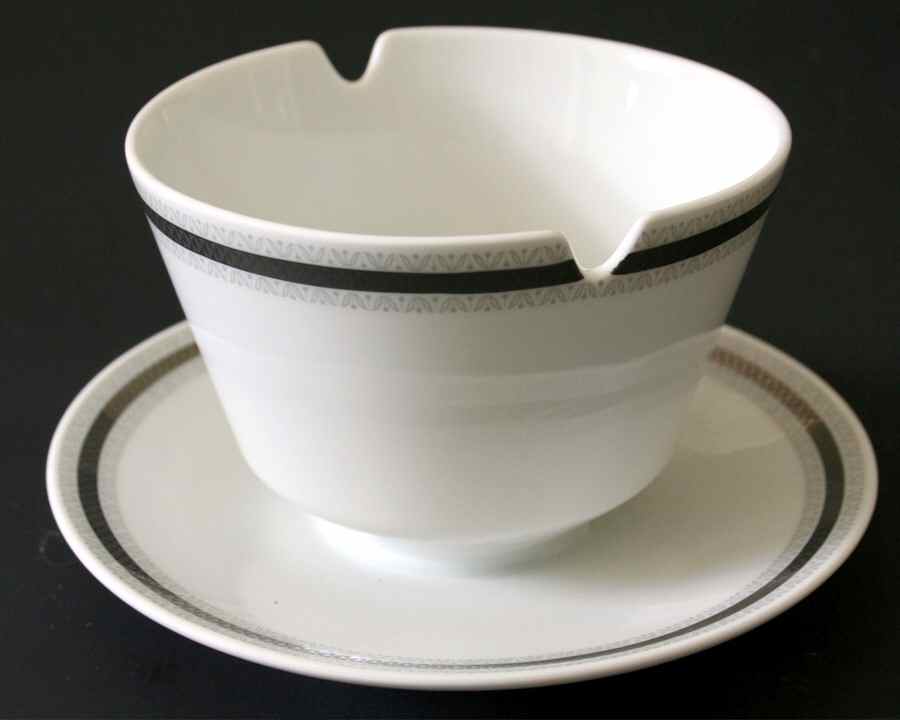 Europa Gravy Boat with Attached Underplate by Heinrich - H&C-1