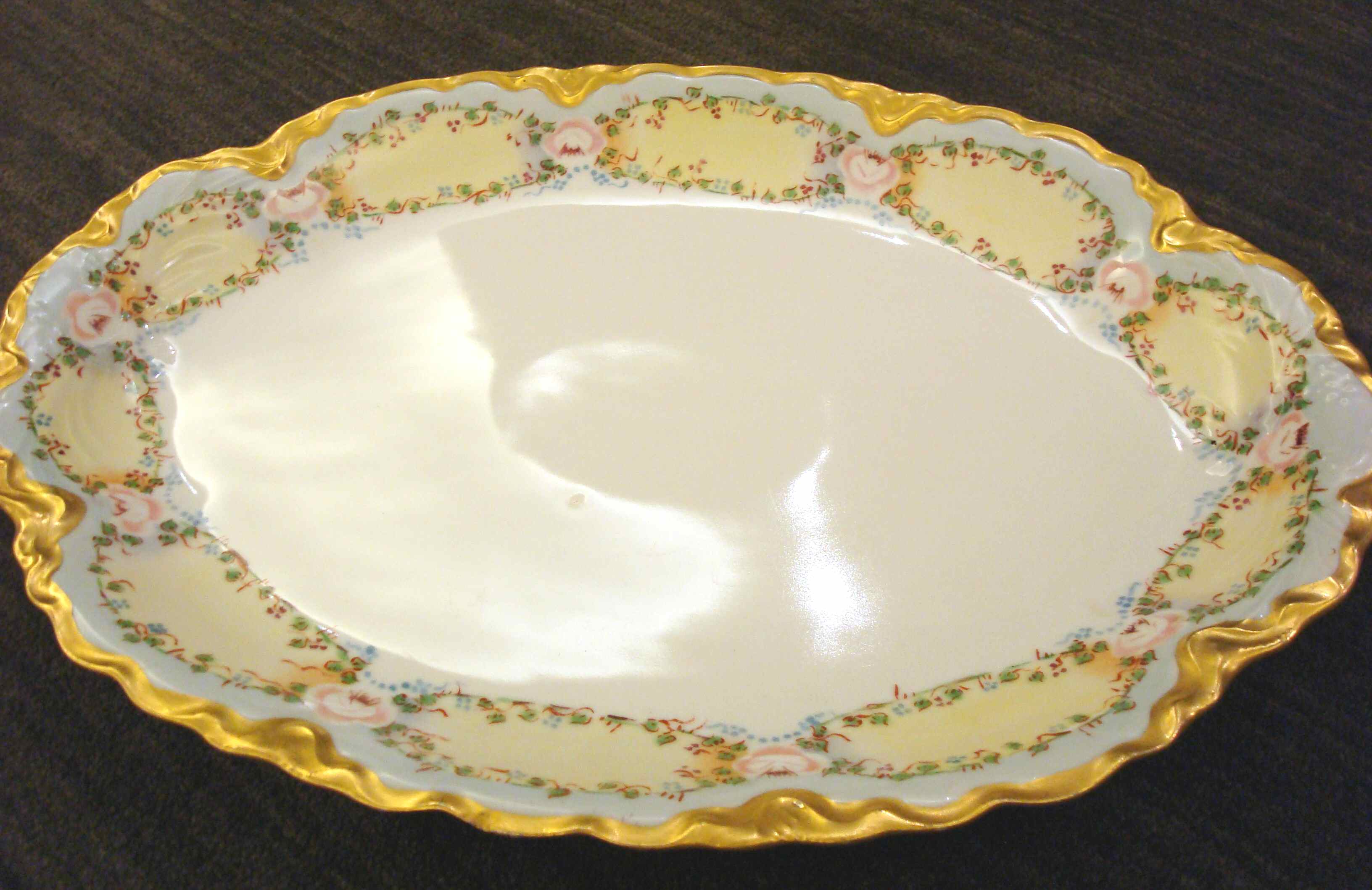 HUT1859 14" Oval Serving Platter by Hutschenreuther-1