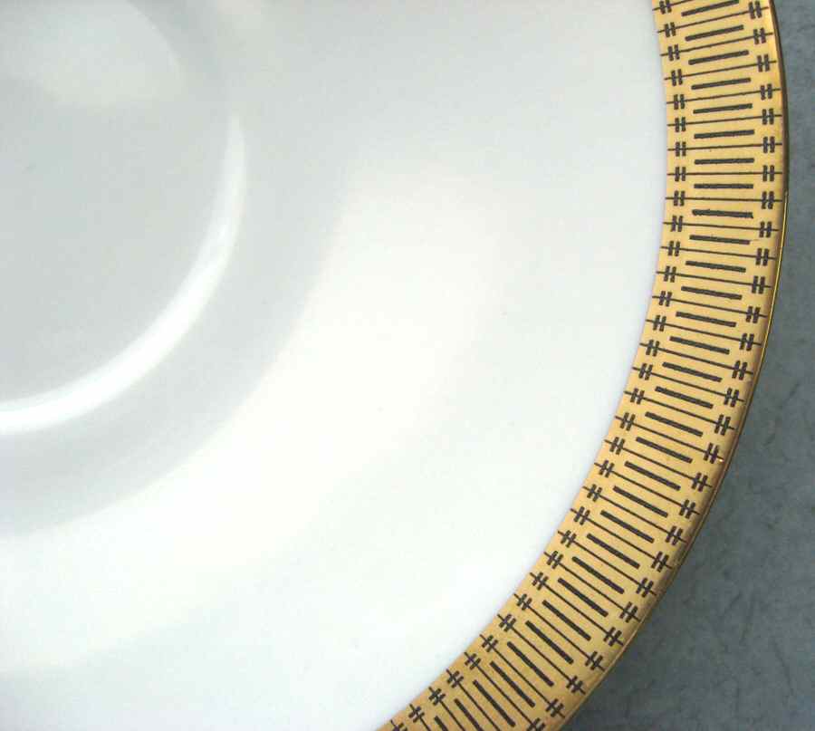 04010 Saucer by Hutschenreuther-1