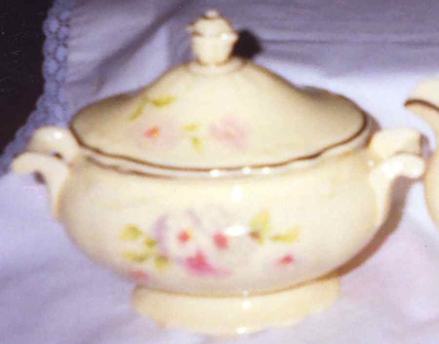 Fluffy Rose (Gold Trim) Sugar Bowl & Lid by Homer Laughlin -1