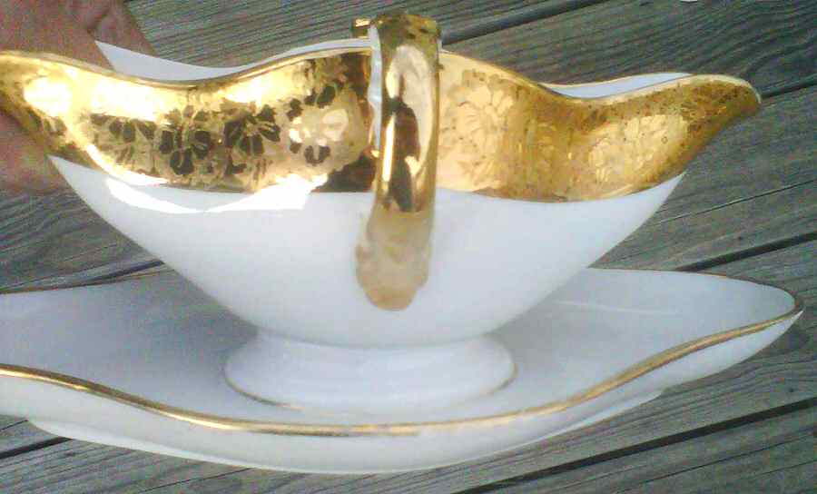 HC1144 Gravy Boat with Attached Underplate by Heinrich - H&C-1
