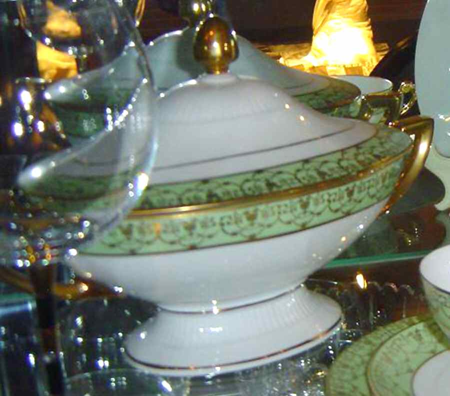 HUT1872 Oval Covered Vegetable by Hutschenreuther-1