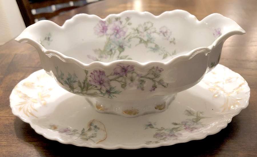 Schleiger 46-5 Gravy Boat with Attached Underplate by Haviland-1