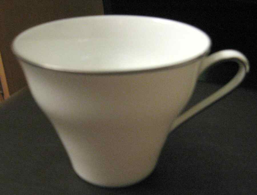 05067 Flat Cup by Hutschenreuther-1