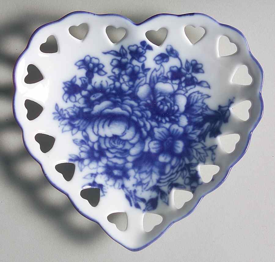 HOQ1 Heart Shaped Dish by Home Essentials-1