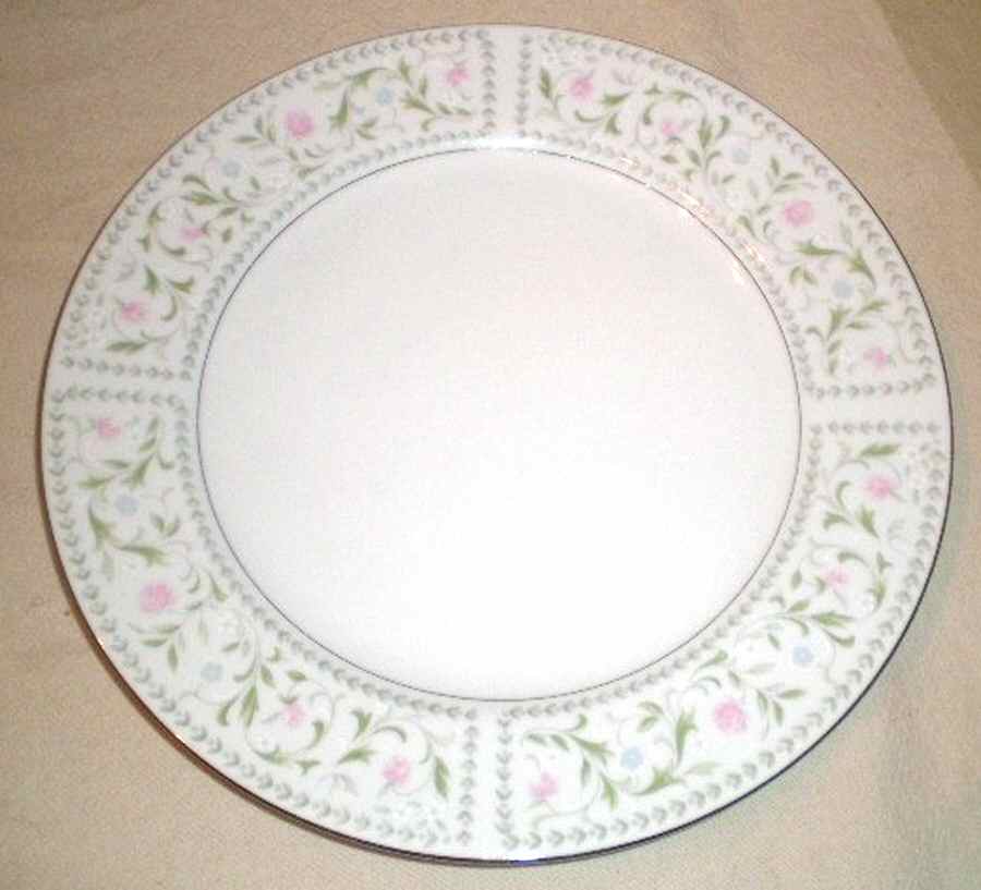 Rose Bud Dinner Plate by Happy Home-1
