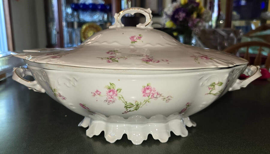 HAB105 Tureen &  Lid by Habsburg-1