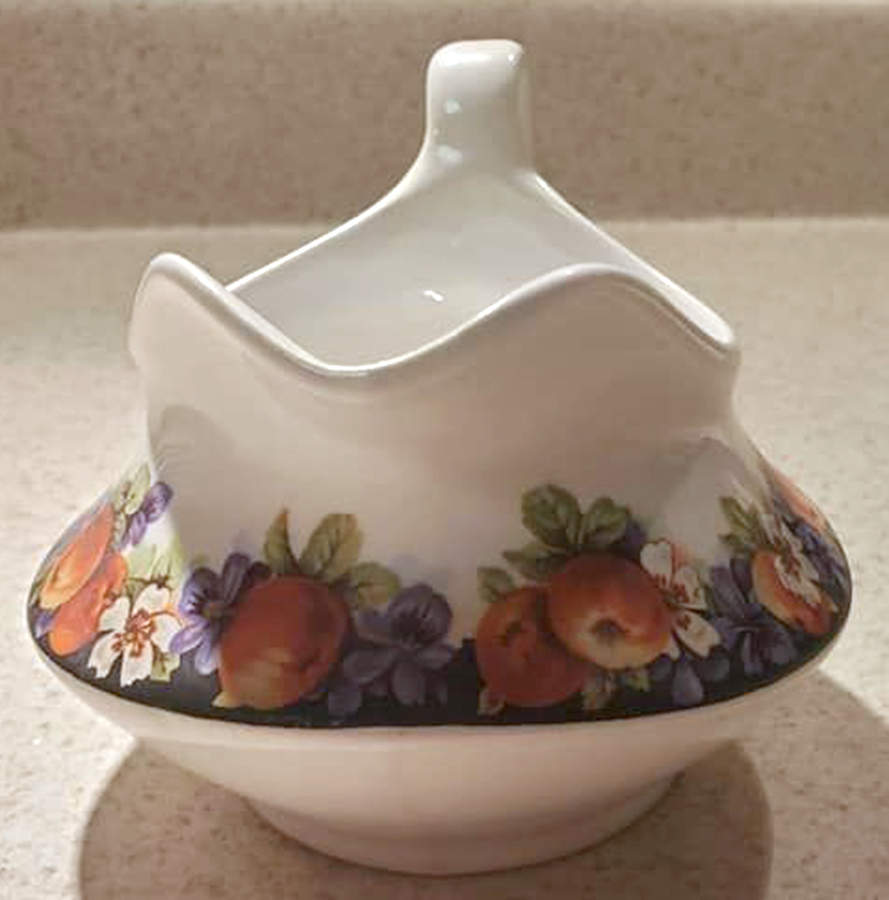 HAR157 Gravy Boat & Underplate by Harker-1