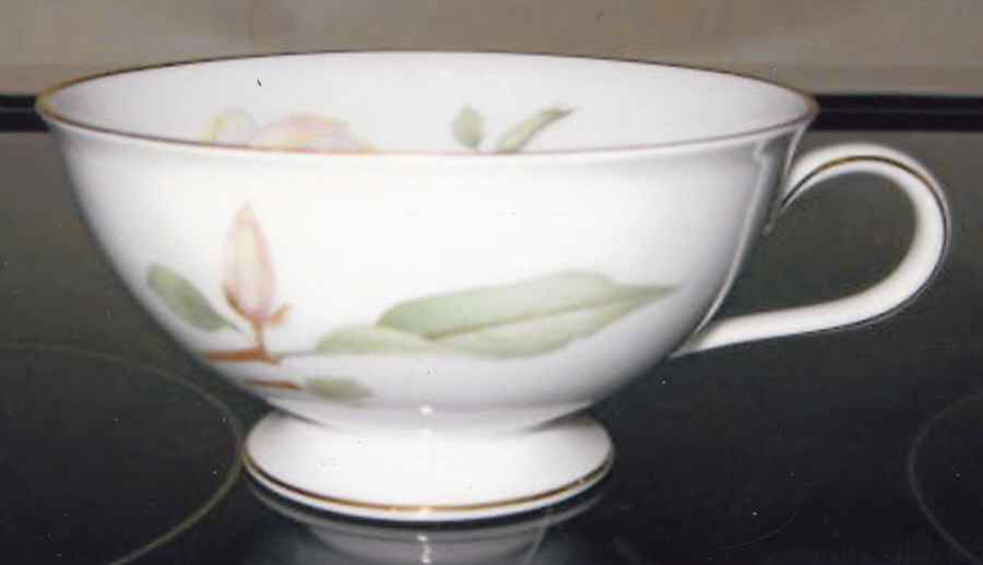 HUT1910 Footed Cup by Hutschenreuther-1