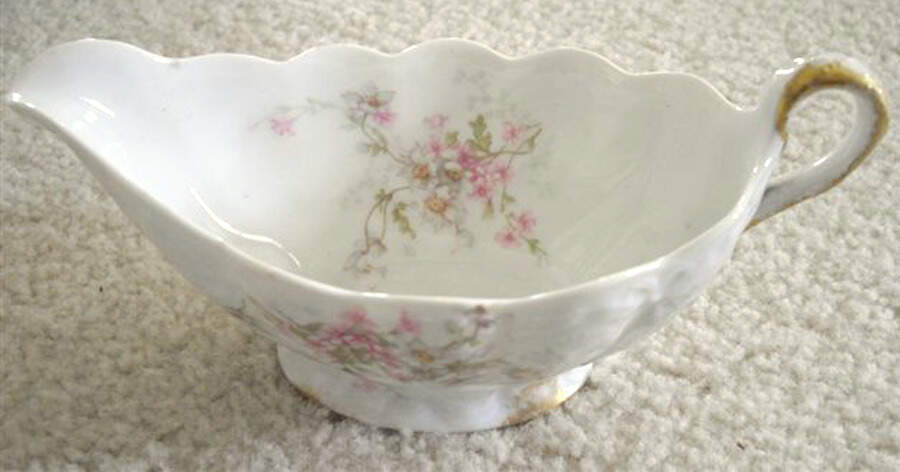 H3952 Gravy Boat by Haviland-1