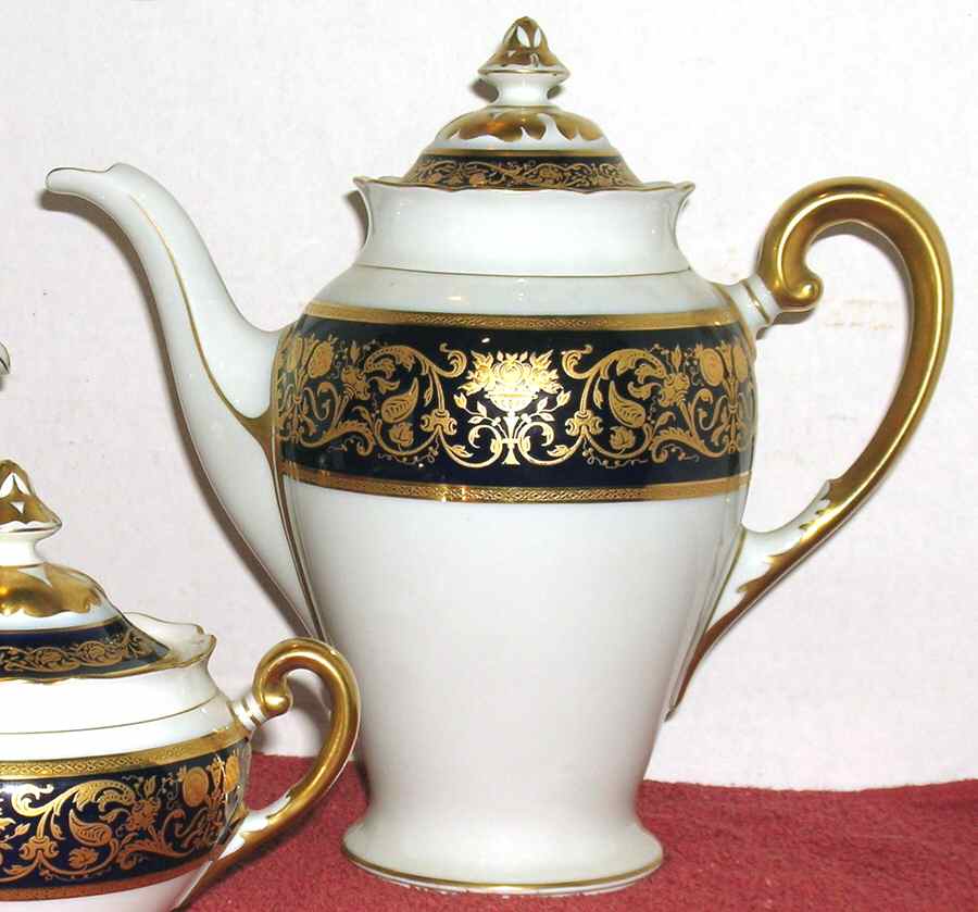 618657 Coffee Pot & Lid by Hutschenreuther-1