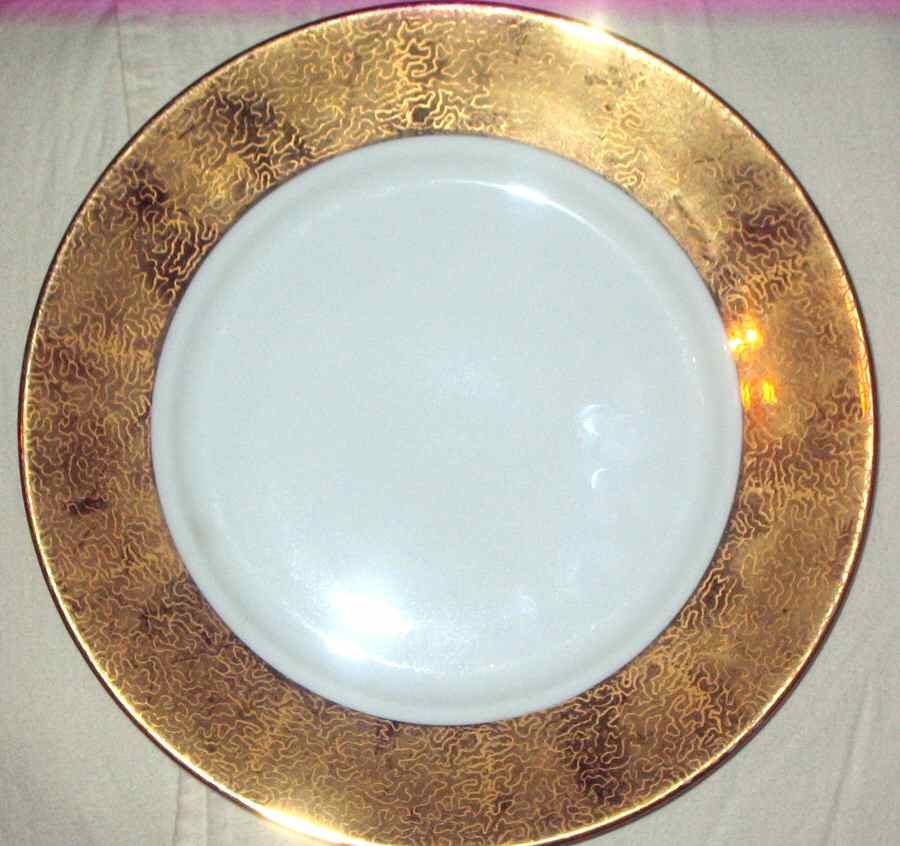 HUT1922 Dinner Plate by Hutschenreuther-1
