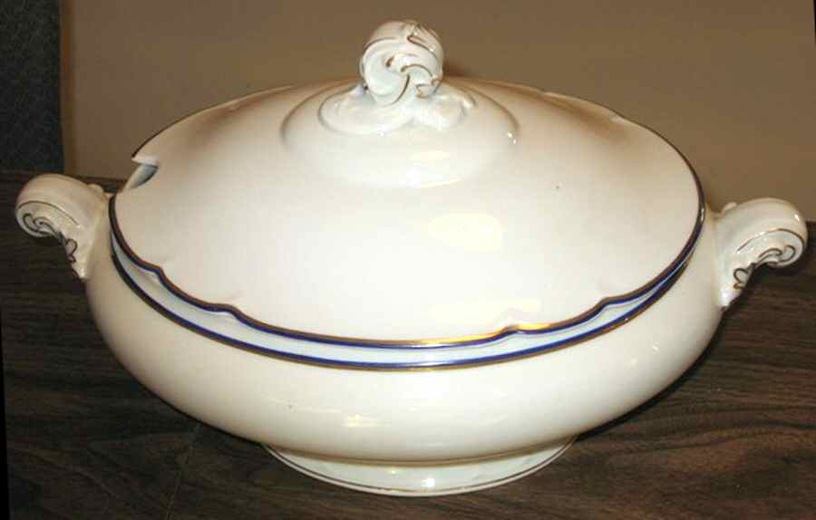 HUT1925 Tureen &  Lid by Hutschenreuther-1
