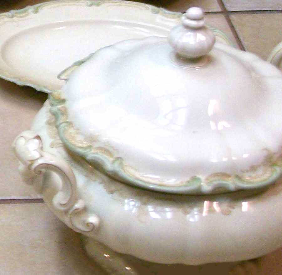 7369 Tureen &  Lid by Hutschenreuther-1