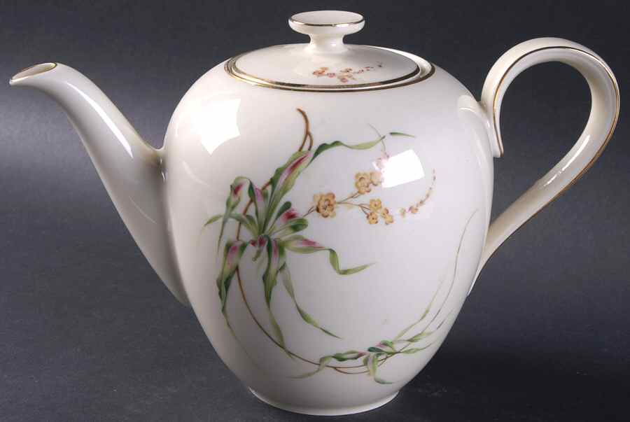 Drazene Ivory Coffee Pot & Lid by Heinrich - H&C-1
