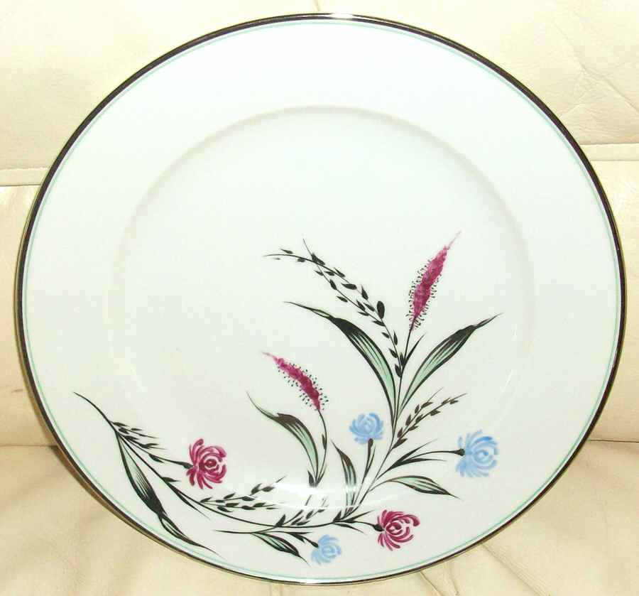 HUT1928 Dinner Plate by Hutschenreuther-1