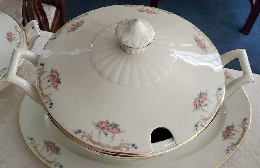 16810 Tureen &  Lid by Heinrich - H&C-1