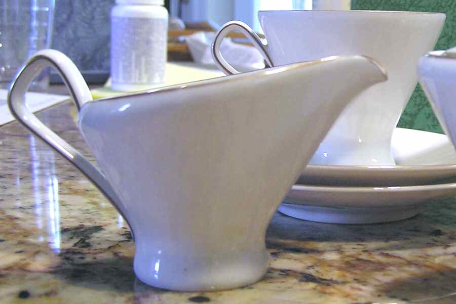 04065 Creamer by Hutschenreuther-1