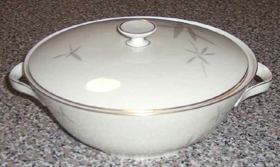 HUT1936 Round Covered Vegetable by Hutschenreuther-1