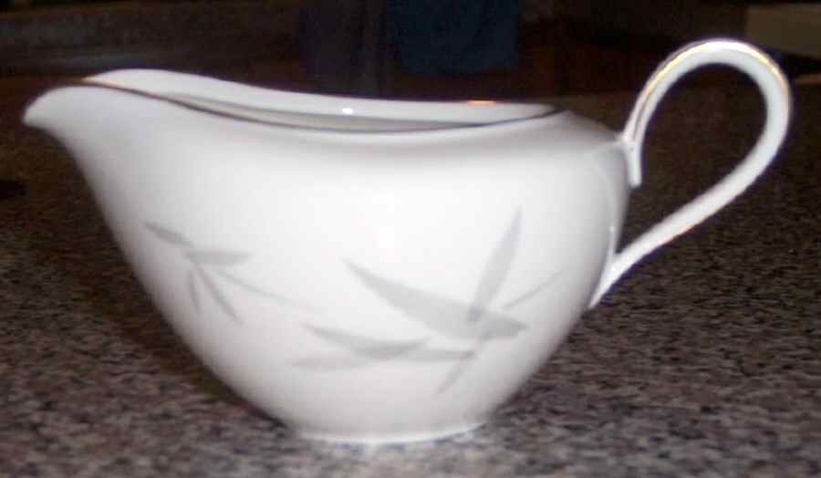 HUT1936 Creamer by Hutschenreuther-1