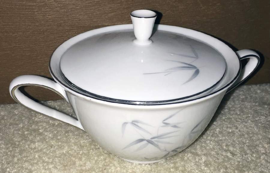 HUT1936 Sugar Bowl & Lid by Hutschenreuther-1