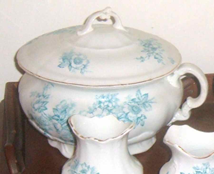 2026 1-2 Chamber Pot & Lid by Homer Laughlin -1
