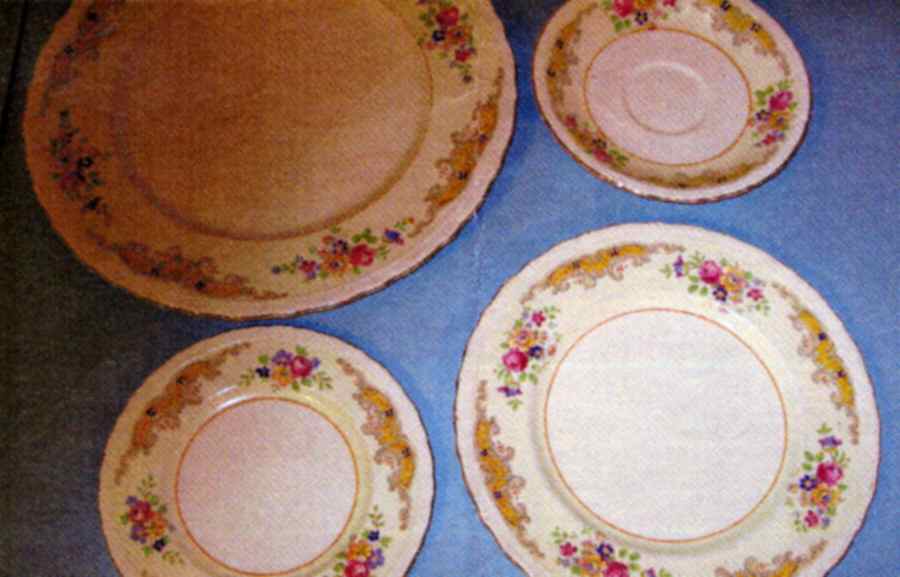 Verona Dinner Plate by Hollinshead & Kirkham-1