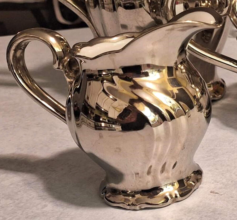 HUT1960 Creamer by Hutschenreuther-1