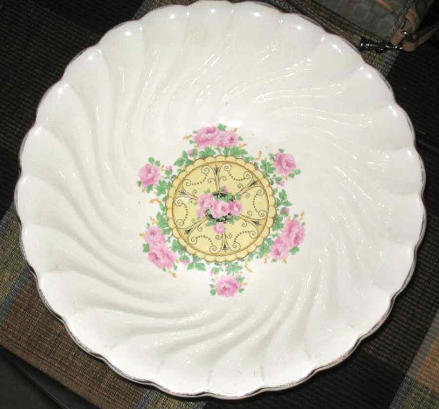 HAR163 9" Round Vegetable Bowl by Harker-1