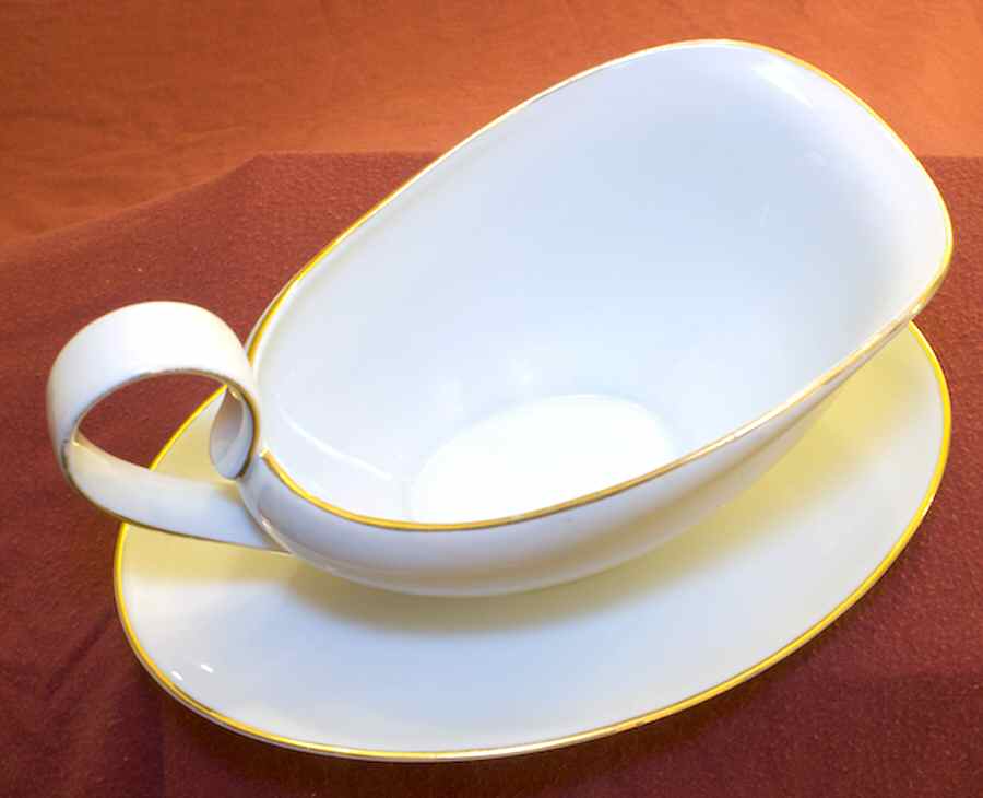 03166 Gravy Boat with Attached Underplate by Hutschenreuther-1