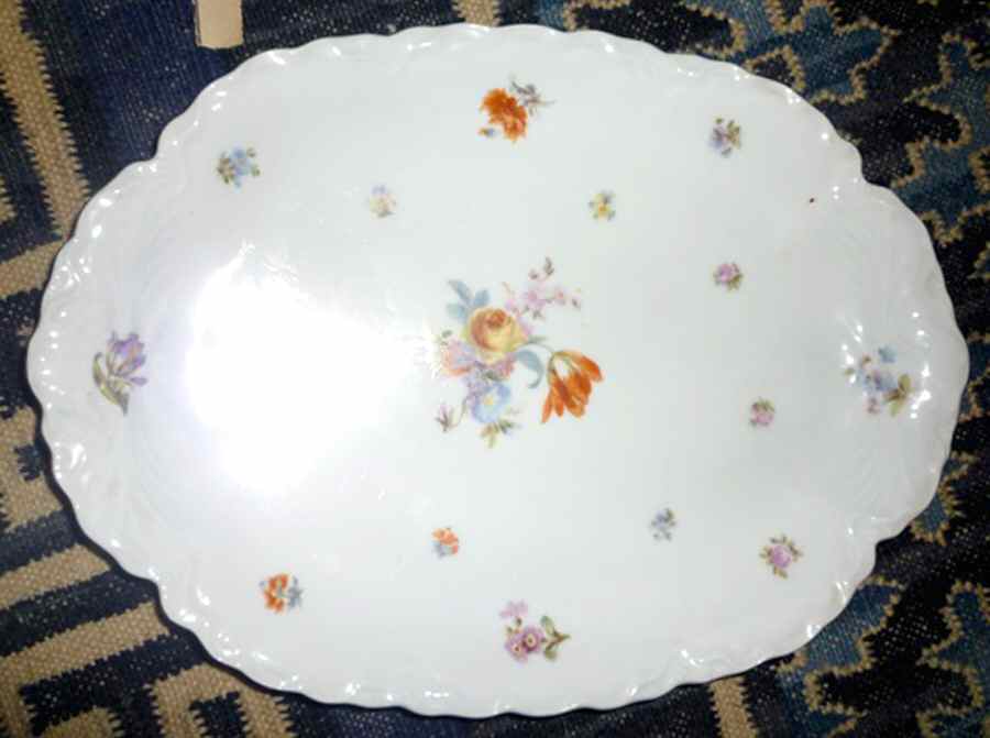 HUT1971 9" Oval Vegetable Bowl by Hutschenreuther-1