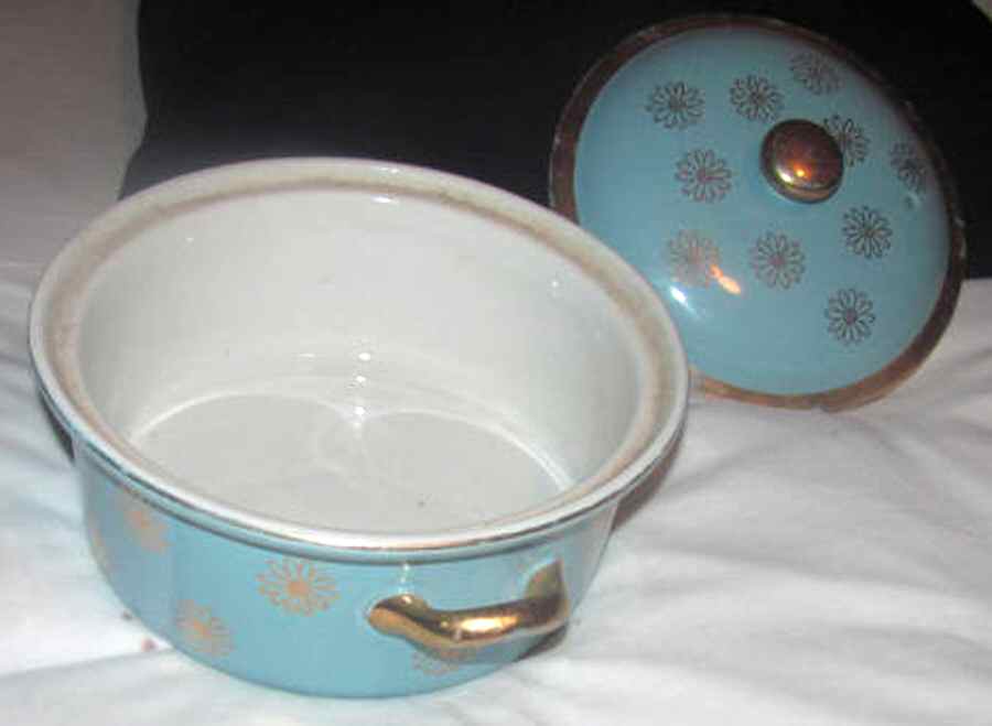 Gold Label Kitchenware Daisy #76 1 3/4 Qt Round Covered Casserole by Hall-1