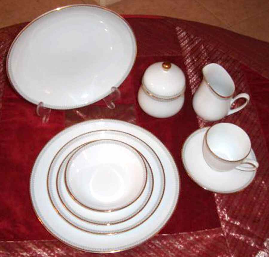 04889 Dinner Plate by Hutschenreuther-1