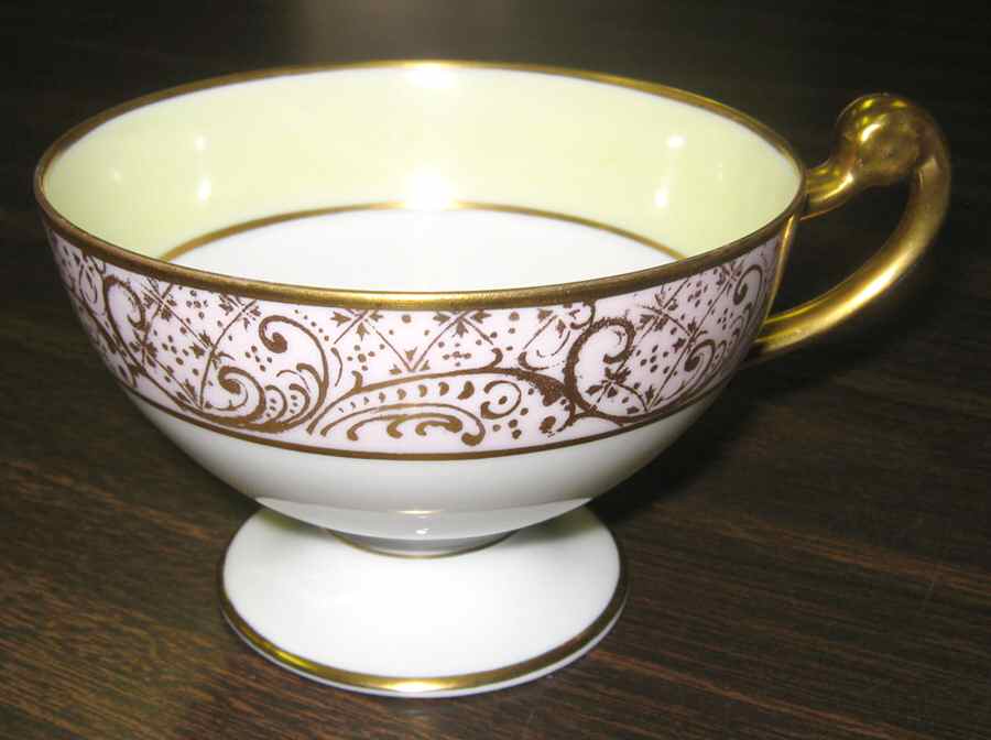HUT1991 Footed Cup by Hutschenreuther-1