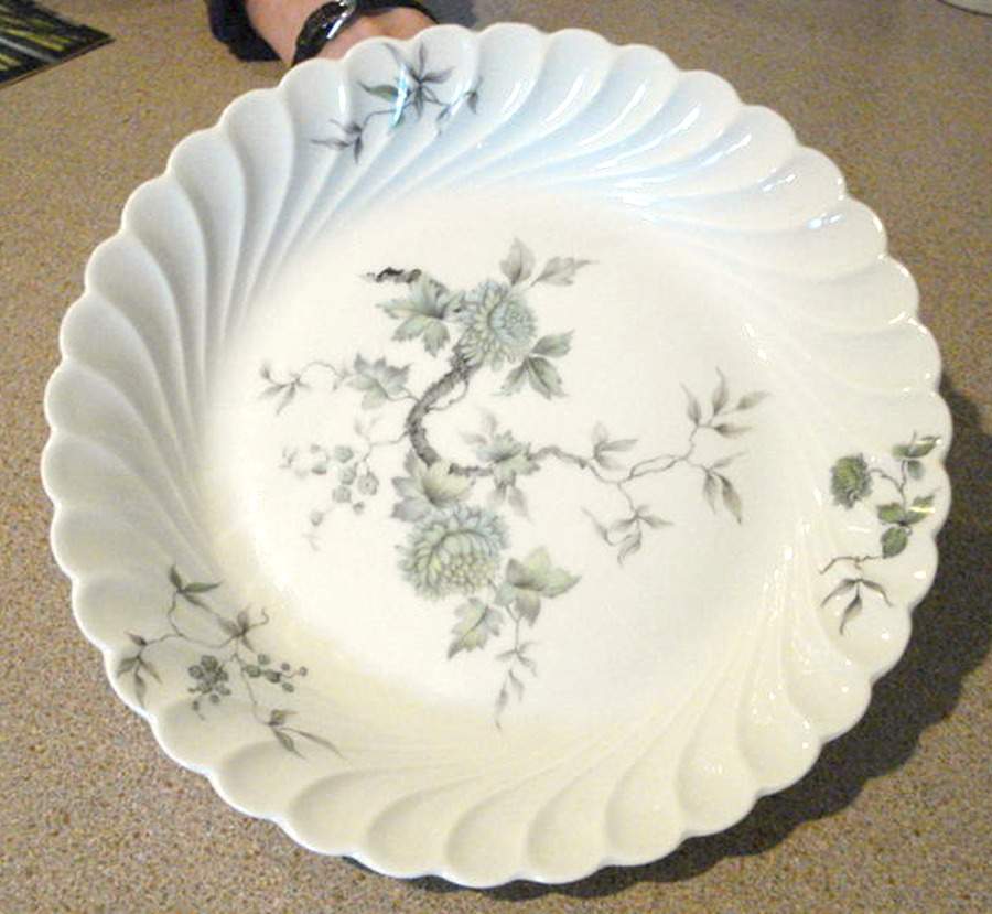 H4057 Dinner Plate by Haviland-1