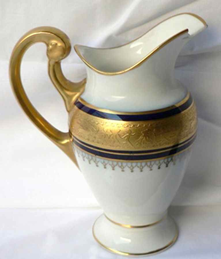 HUT1995 Creamer by Hutschenreuther-1