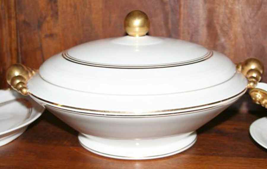 HRO40 Round Covered Vegetable by Robert Haviland-1